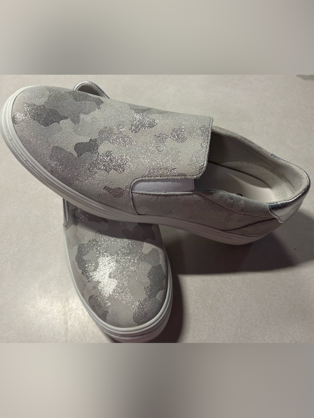 Bos. & Co. "Chuska" White/Silver Slip-On Sneakers